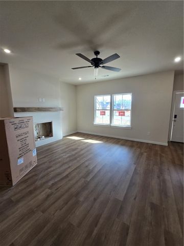 403 W Hondo Street, Siloam Springs, AR 72761