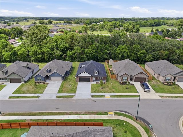 403 W Hondo Street, Siloam Springs, AR 72761