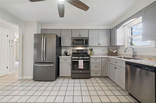 141 Byerly Dr, Penn Twp, PA 15644