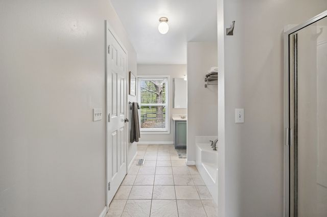 9020 Meadowlawn Dr, Brentwood, TN 37027