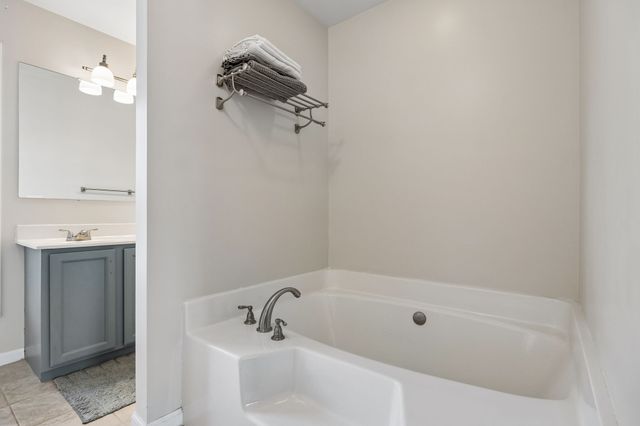 9020 Meadowlawn Dr, Brentwood, TN 37027