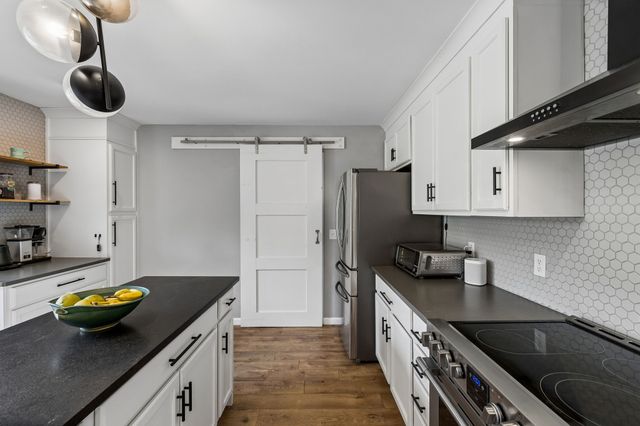 9020 Meadowlawn Dr, Brentwood, TN 37027