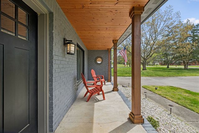 9020 Meadowlawn Dr, Brentwood, TN 37027