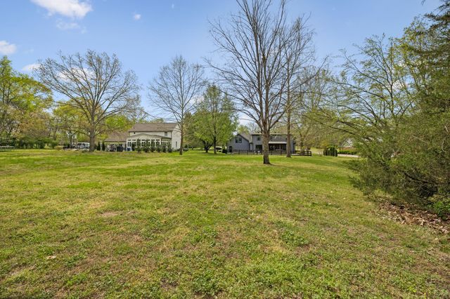 9020 Meadowlawn Dr, Brentwood, TN 37027