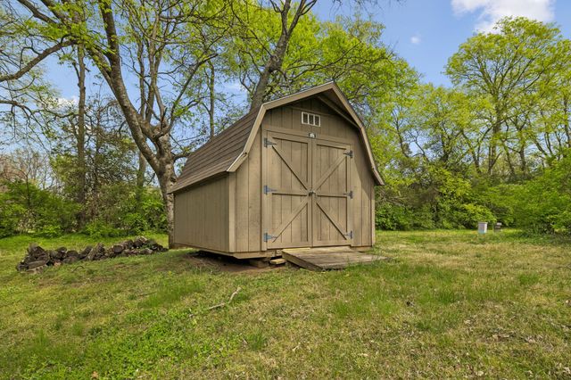 9020 Meadowlawn Dr, Brentwood, TN 37027