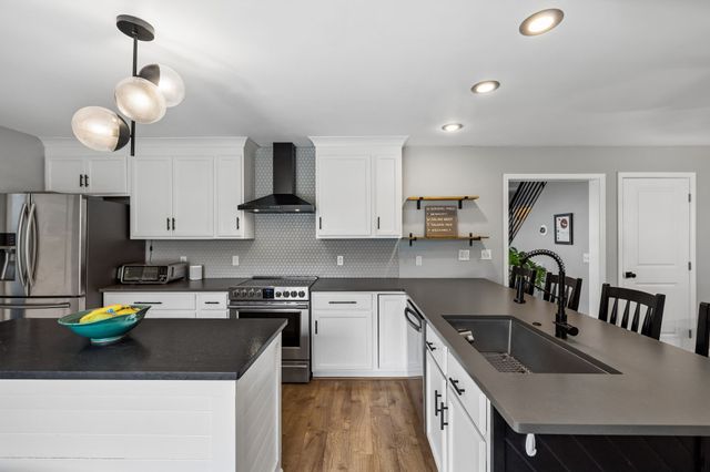 9020 Meadowlawn Dr, Brentwood, TN 37027