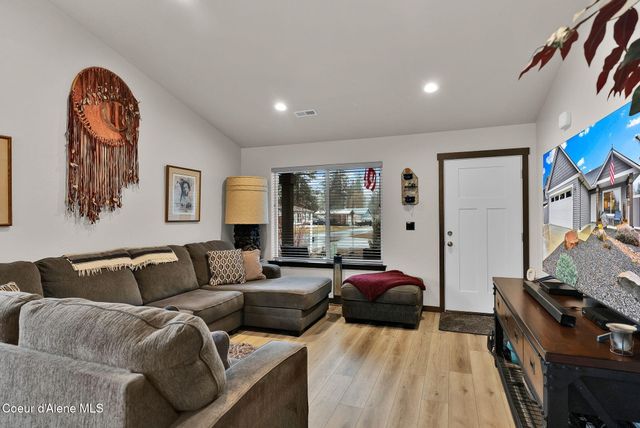 31814 N 8th AVE, Spirit Lake, ID 83869