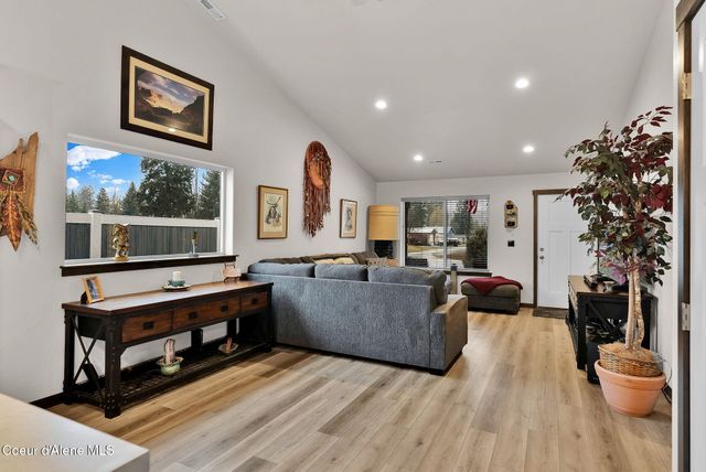 31814 N 8th AVE, Spirit Lake, ID 83869