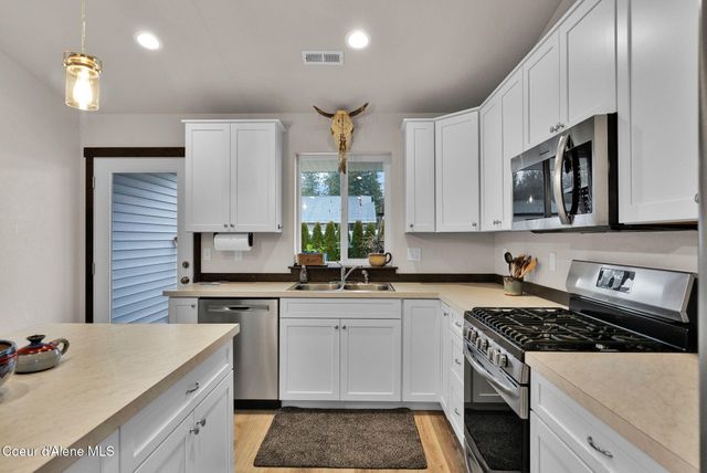 31814 N 8th AVE, Spirit Lake, ID 83869