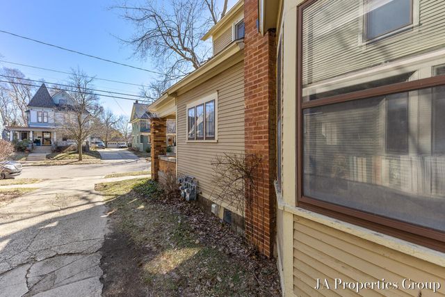 921 Fairmount Street Se, City Of Grand Rapids, MI 49506