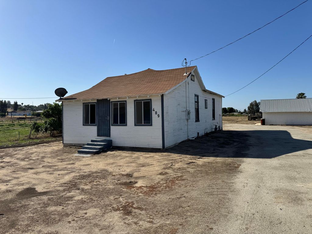 Image 1 of property listing at 489 W Westfield Avenue, Porterville, CA 93257