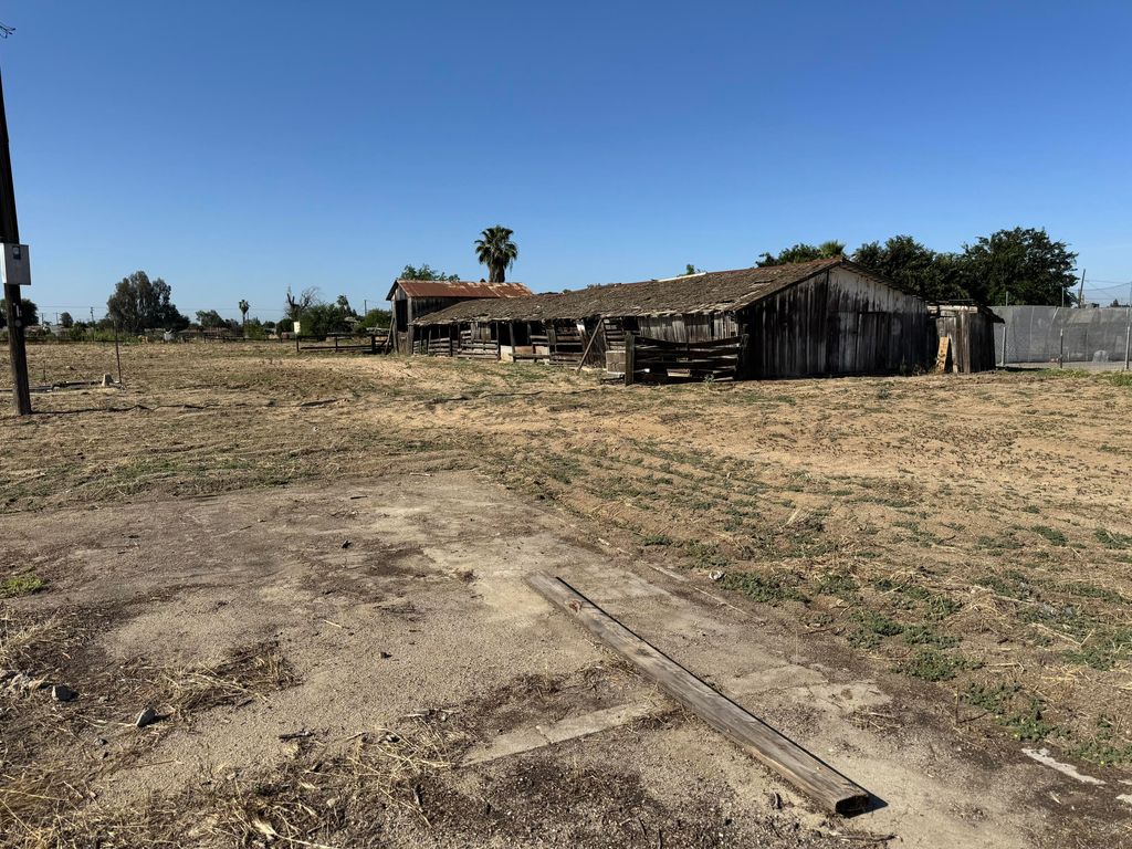 Image 10 of property listing at 489 W Westfield Avenue, Porterville, CA 93257