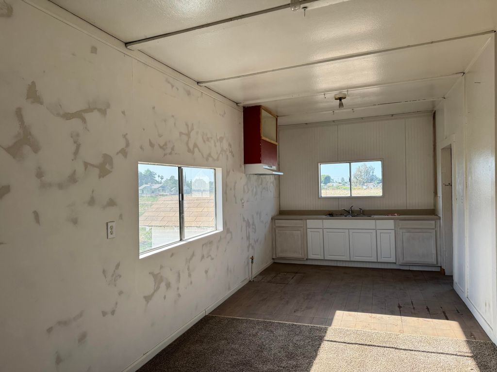 Image 6 of property listing at 489 W Westfield Avenue, Porterville, CA 93257