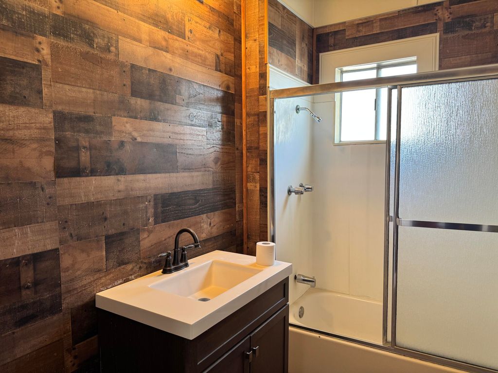 Image 7 of property listing at 489 W Westfield Avenue, Porterville, CA 93257