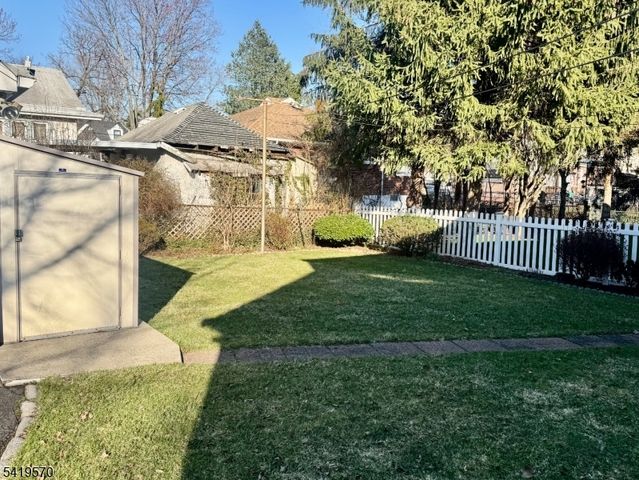 689 Linden Ave, Ridgefield Boro, NJ 07657