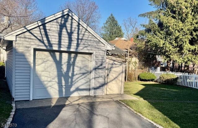 689 Linden Ave, Ridgefield Boro, NJ 07657