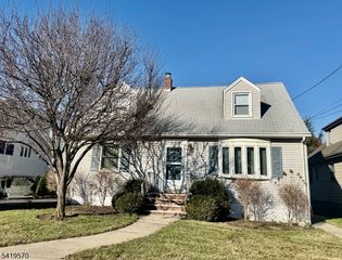 689 Linden Ave, Ridgefield Boro, NJ 07657