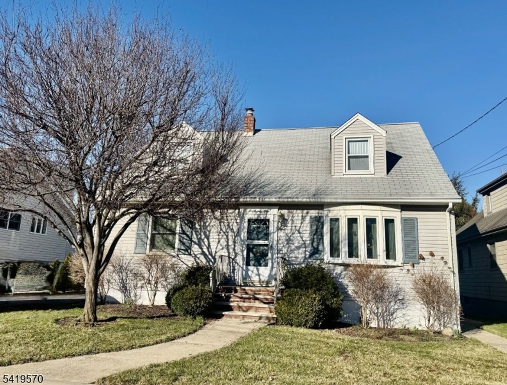 689 Linden Ave, Ridgefield Boro, NJ 07657