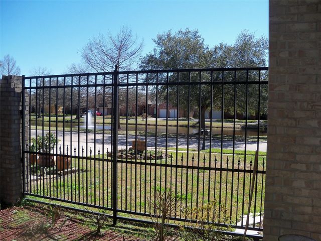 5909 Sawyer Drive, Pearland, TX 77581