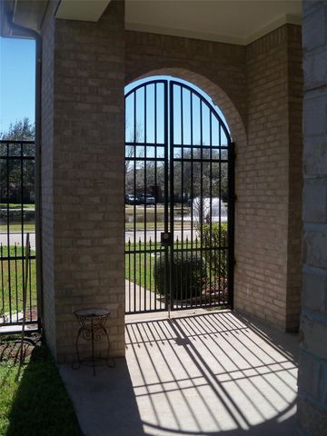 5909 Sawyer Drive, Pearland, TX 77581