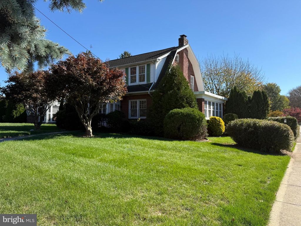 3200 E MARKET ST, York, PA 17402