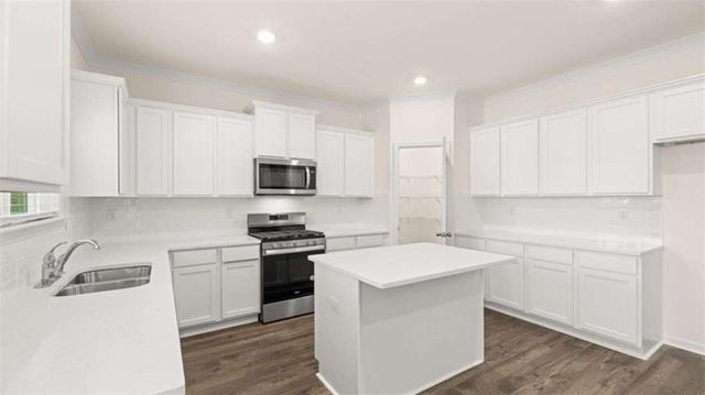 210 Sandy Oak Drive, Loganville, GA 30052