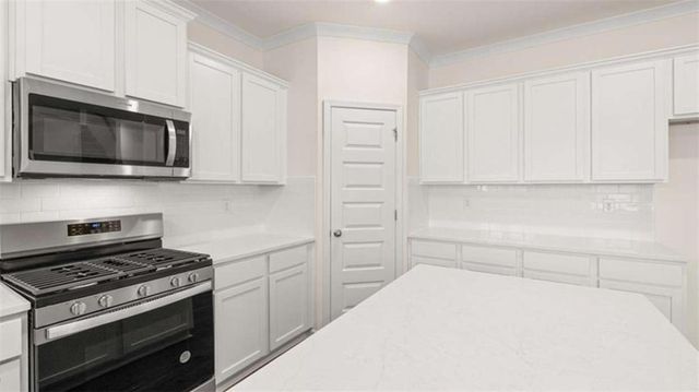 210 Sandy Oak Drive, Loganville, GA 30052