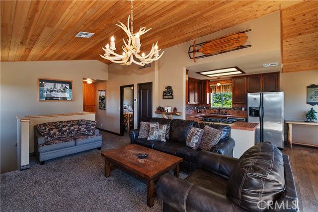 43850 Yosemite, Big Bear Lake, CA 92315