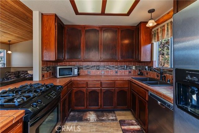 43850 Yosemite, Big Bear Lake, CA 92315