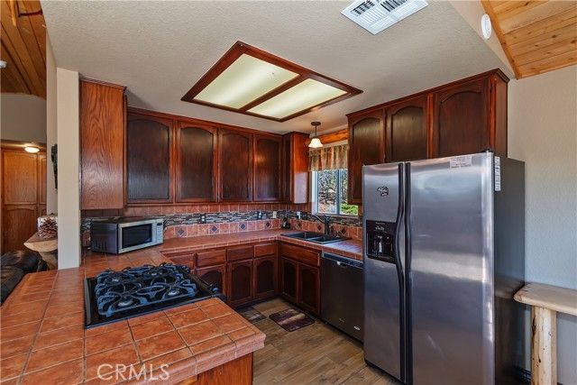 43850 Yosemite, Big Bear Lake, CA 92315