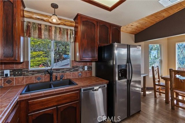 43850 Yosemite, Big Bear Lake, CA 92315