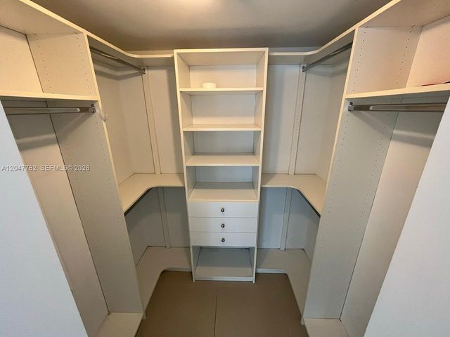 31 SE 6th St 1004, Miami, FL 33131