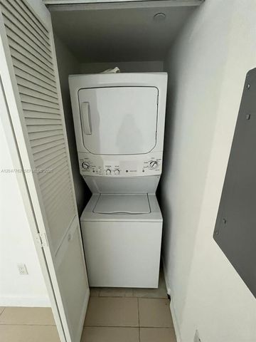 31 SE 6th St 1004, Miami, FL 33131