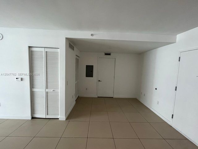 31 SE 6th St 1004, Miami, FL 33131