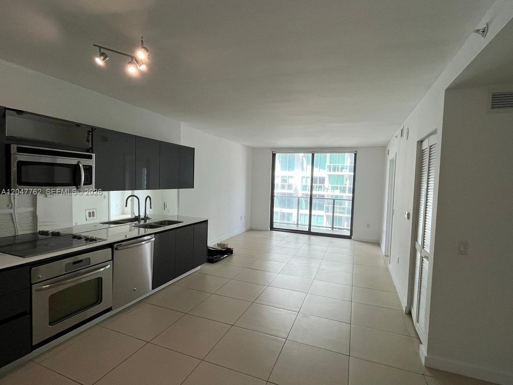 31 SE 6th St 1004, Miami, FL 33131
