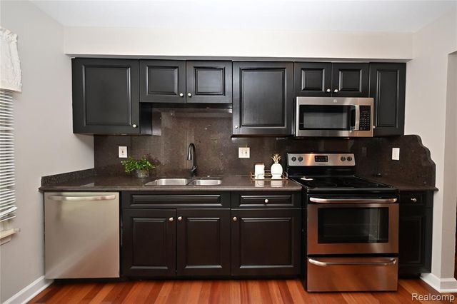 2939 Winter Drive, Troy, MI 48083