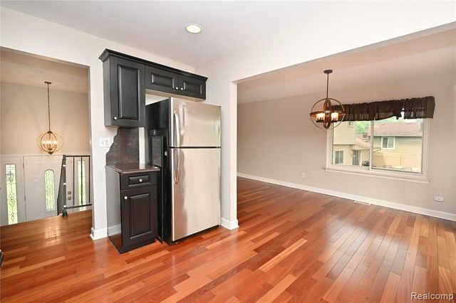 2939 Winter Drive, Troy, MI 48083