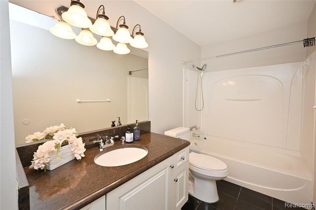 2939 Winter Drive, Troy, MI 48083