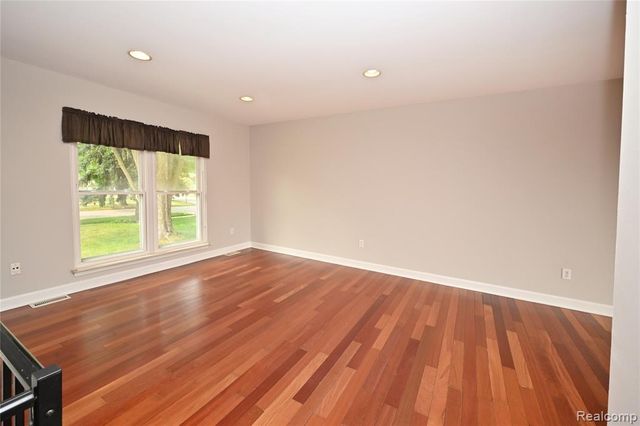 2939 Winter Drive, Troy, MI 48083
