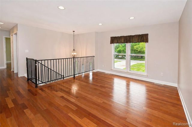 2939 Winter Drive, Troy, MI 48083
