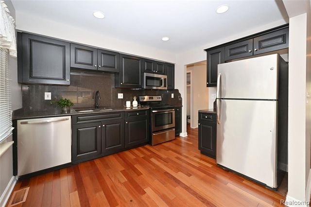 2939 Winter Drive, Troy, MI 48083