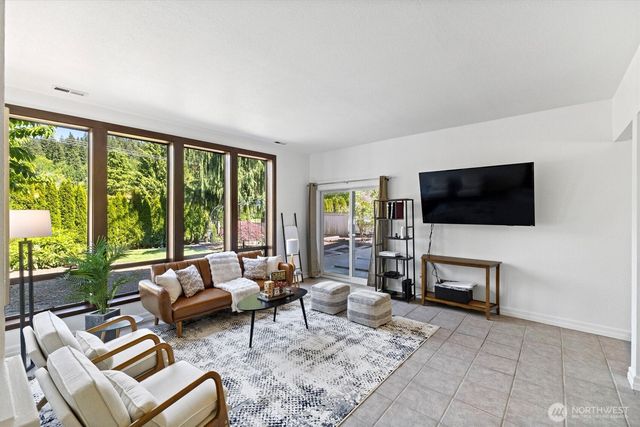 16306 Valhalla Drive, Bothell, WA 98011