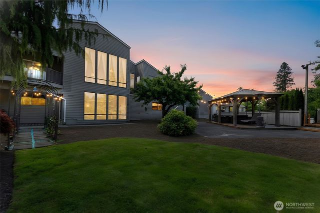 16306 Valhalla Drive, Bothell, WA 98011