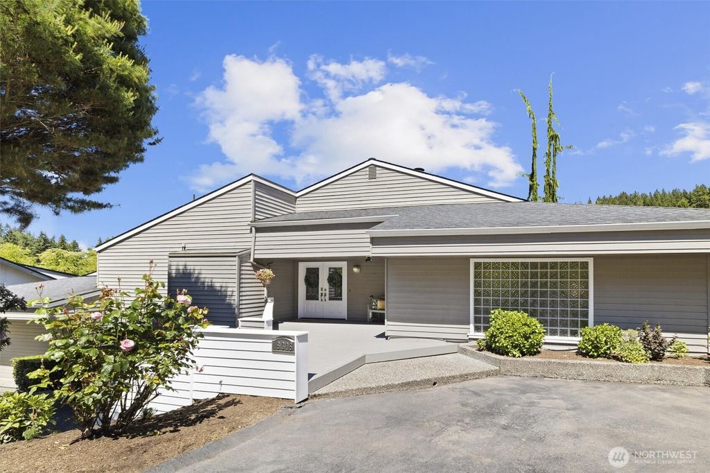 16306 Valhalla Drive, Bothell, WA 98011