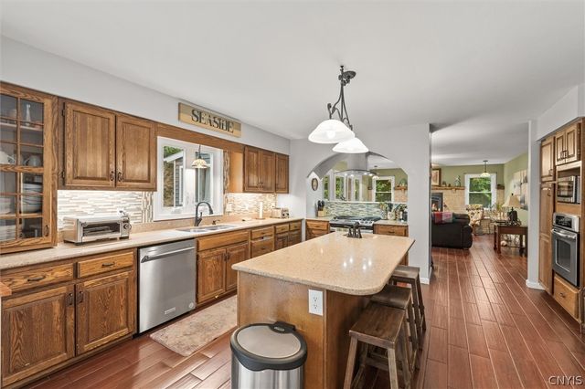 8827 Salt Springs Road, Manlius, NY 13037