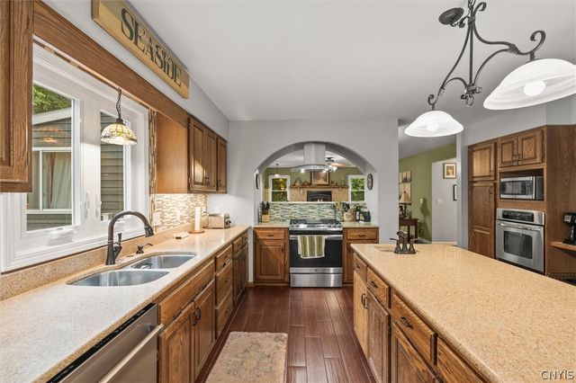 8827 Salt Springs Road, Manlius, NY 13037