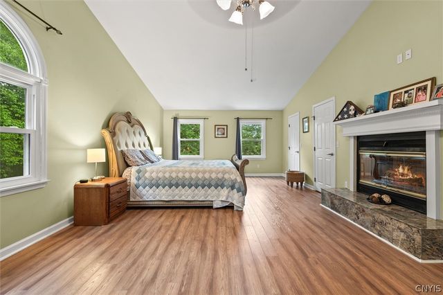 8827 Salt Springs Road, Manlius, NY 13037