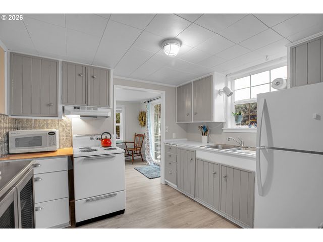 2729 Sw COAST Ave, Lincoln City, OR 97367