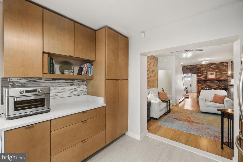 Image 13 of property listing at 1006 S EAST AVE, Baltimore, MD 21224