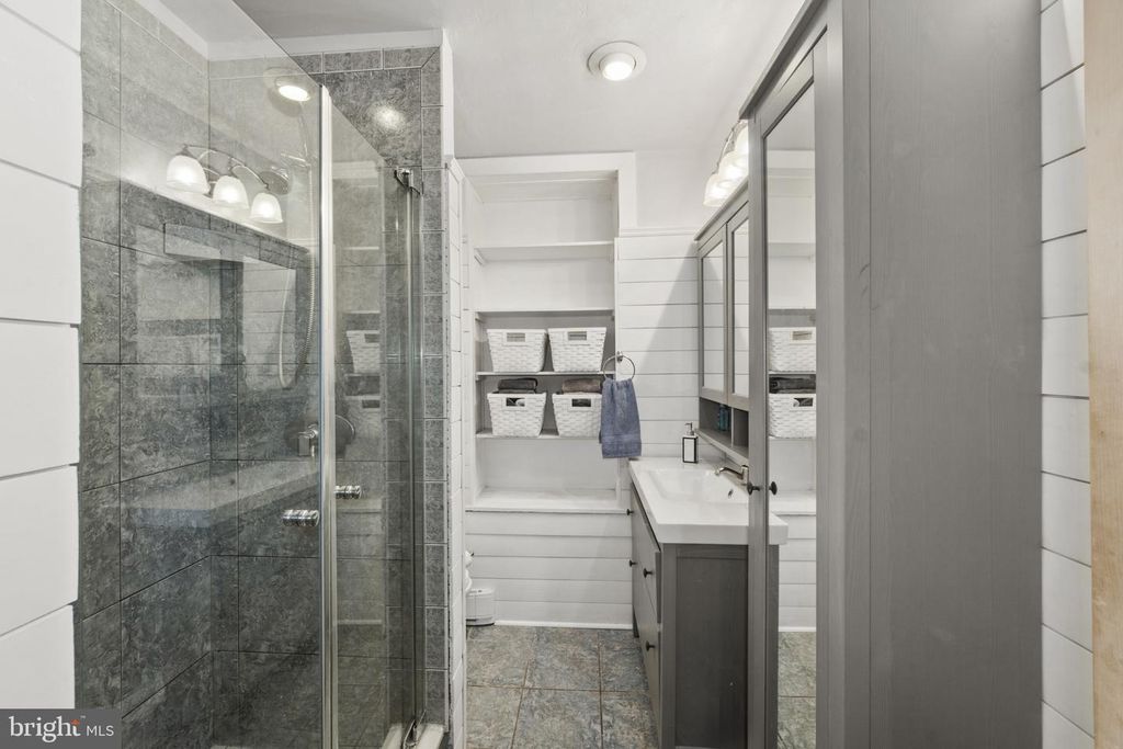 Image 17 of property listing at 1006 S EAST AVE, Baltimore, MD 21224